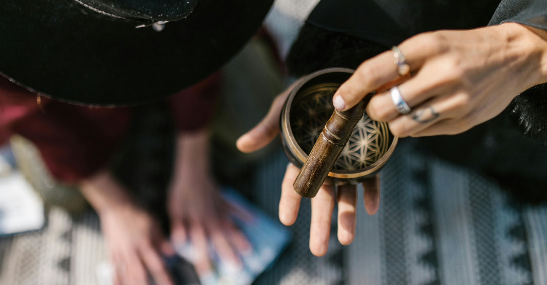 what is the difference between affirmations and mantras? what is the difference between affirmations and mantras?